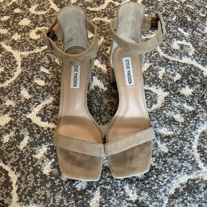 Steve Madden Reveriee Block Heel Sandal